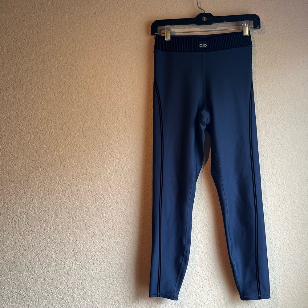 Alo airbrush heart throb leggings Navy SOLD OUT. SIZE Small